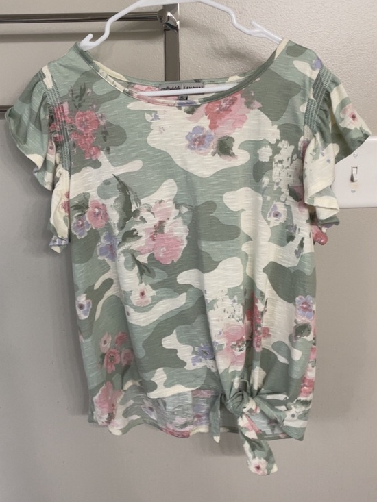 Absolutely Famous Tops - Floral camo short sleeved top